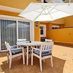 Cozy 2 Bedroom In 公寓