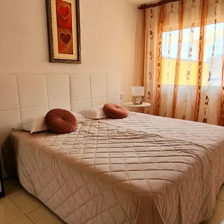 Cozy 2 Bedroom In Apartment *