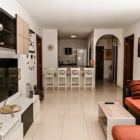 Cozy 2 Bedroom In Apartment