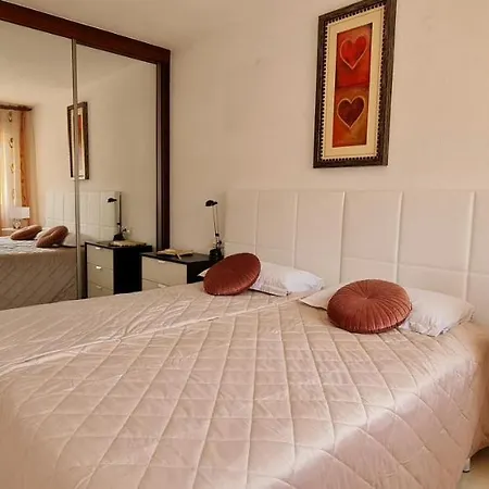 Cozy 2 Bedroom In Apartamento *