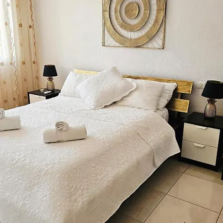 Cozy 2 Bedroom In Appartamento *