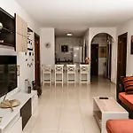 Cozy 2 Bedroom In Апартаменти