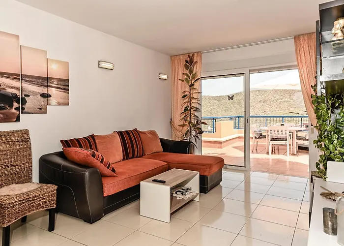 Апартаменты Cozy 2 Bedroom In Адехе