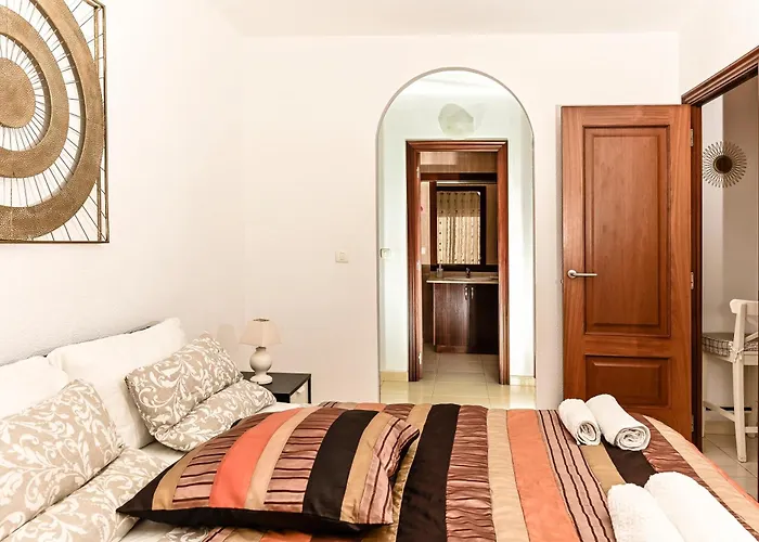 Апартаменты Cozy 2 Bedroom In