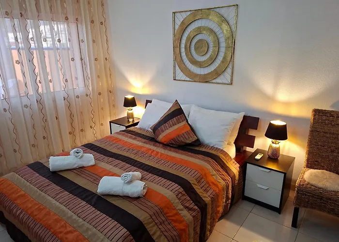 Апартаменты Cozy 2 Bedroom In