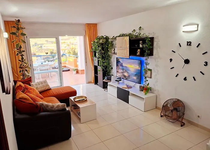 Cozy 2 Bedroom In Адехе