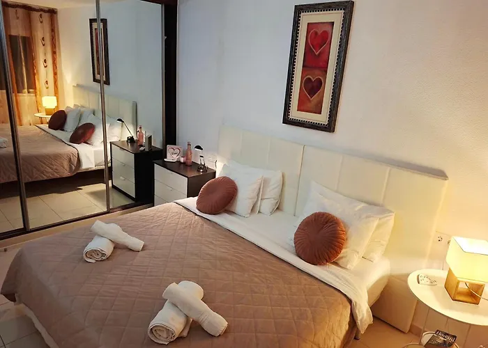 Cozy 2 Bedroom In Апартаменты Адехе